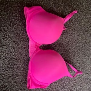 Pink Victoria’s Secret push up bra